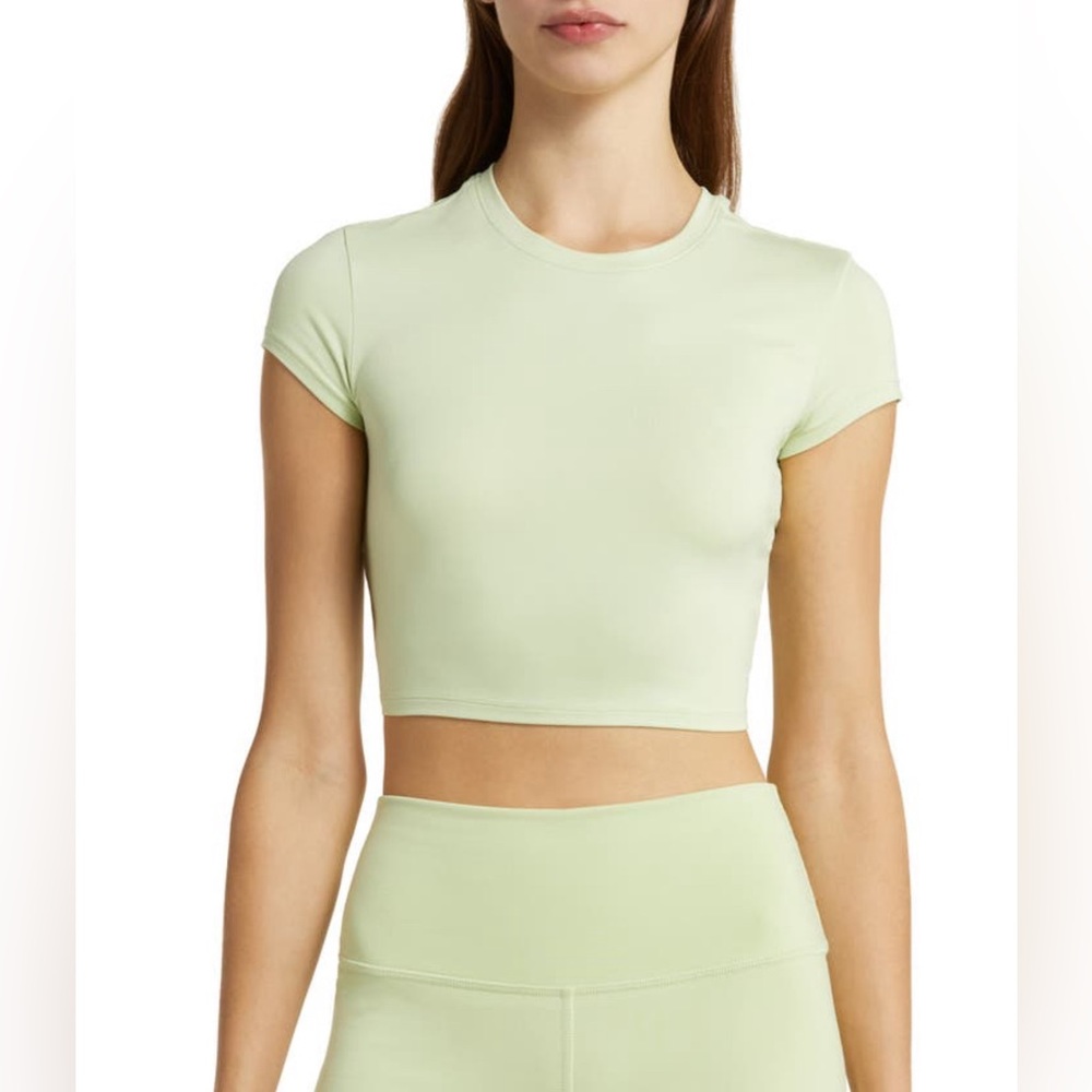 ALO - Adapt Alosoft Short Sleeve
Crop Top